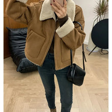 Load image into Gallery viewer, Lapel Fur Coat for Women 2025 Autumn and Winter New Popular Hot Warmth and Thick Lamb Velvet Versatile Top

